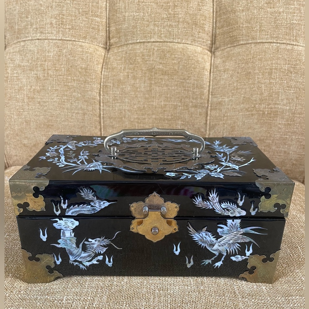 Vintage Chinese Black Lacquer
Jewelry Box Mother Of Pearl Mirror
Jewels Box